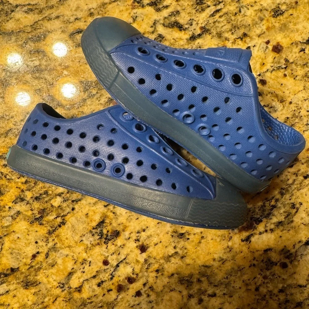 Native Jefferson blue slip on water shoes Size C5
